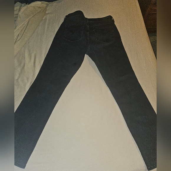 ❣️Levi’s Demi Curve Black Slim Leg Jeans❣️ - Picture 2 of 6